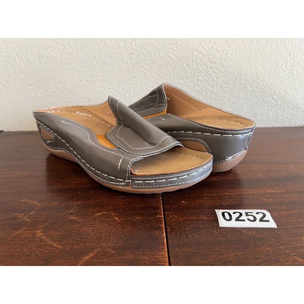 Women's Comfortable Orthopedic Flat Sandals Sz 7 Taupe Arch Support Walking Velc